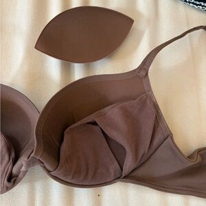 SKIMS BOMBSHELL Bra with built in but removable push-up!